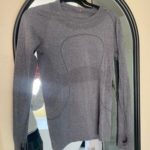 Lululemon Athletica Long Sleeve Grey Top